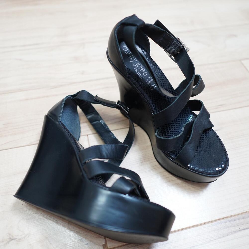 Y2K Cathy Jean Wedge Heels Black Leather Size 7
